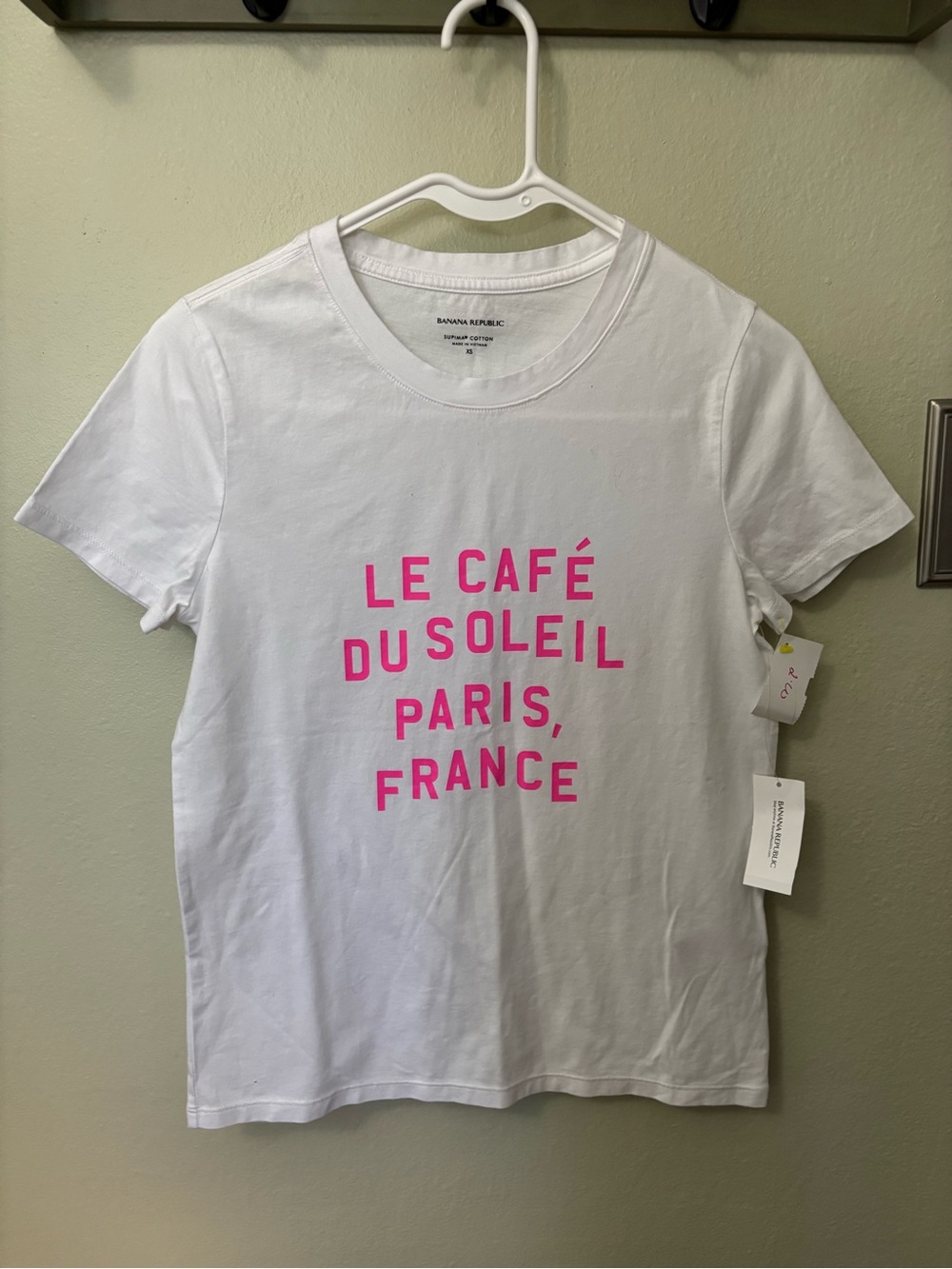 NWT!! Banana Republic Supima Cotton Graphic Tee - “Paris Le Café du Soleil”  XS.